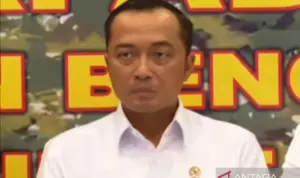 Menteri Sekretaris Negara, Prasetyo Hadi, dalam jumpa pers di Posko Bantuan Bencana Sumatera, Pangkalan Udara TNI AU Halim Perdanakusuma, Jakarta