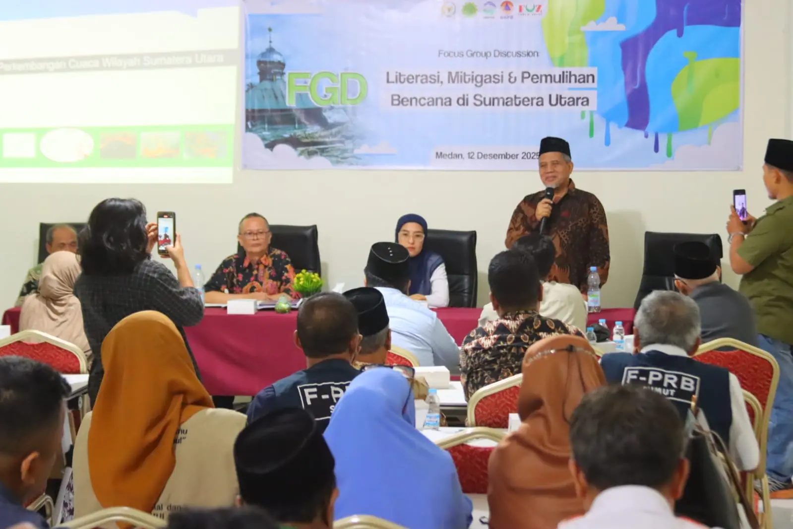 Senator KH.Muhammad Nuh, Ketua PW Persis Sumut dalam sambutan pada acara FGD