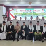 Foto bersama Pengurus Dewan Pimpinan, Pengurus, Komisi, Badan dan Lemabaga MUI Sumatera Utara 2005-2010.