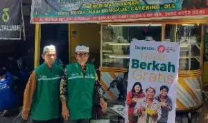 Manajer Umum Mawardi Tanjung dan Otto Sujadi ketika mampir di RM Rang Sikumbang dipasar 3 Tanjungsari