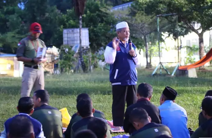 M.Nuh. Iman yang tumbuh berkembang bukan untuk dipuji, tetap untuk meningkatkan diri.
