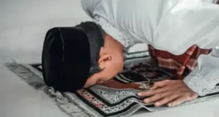 Google Image. Sujud Saat Diikeheningan Malam