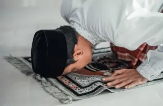 Google Image. Sujud Saat Diikeheningan Malam